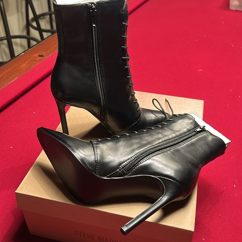 Steve Madden Black Lace-Up Heeled Boots - Picture 4 of 6